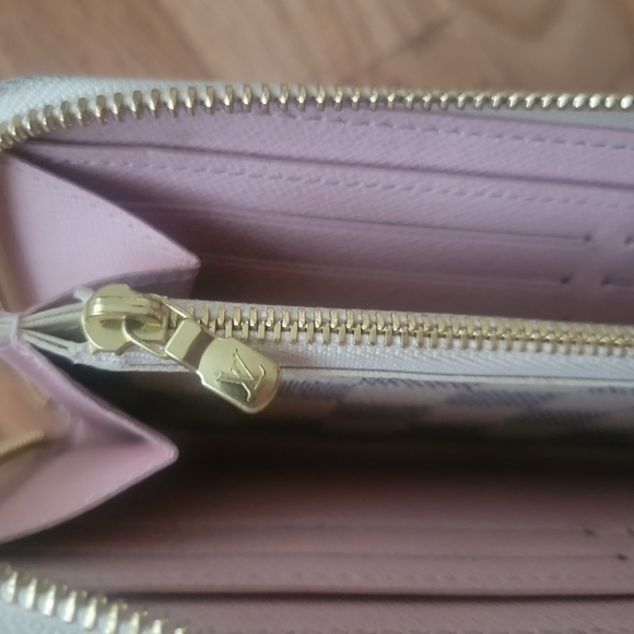 Louis Vuitton Checkered Wallet - Picture 4 of 7